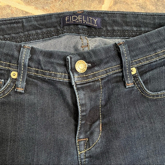 🌺 Fidelity Dark Blue Jeans Straight Leg 5 Pocket EUC Women’s Size 27. - Picture 3 of 15